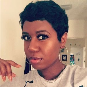 Meet your Posher, Monique